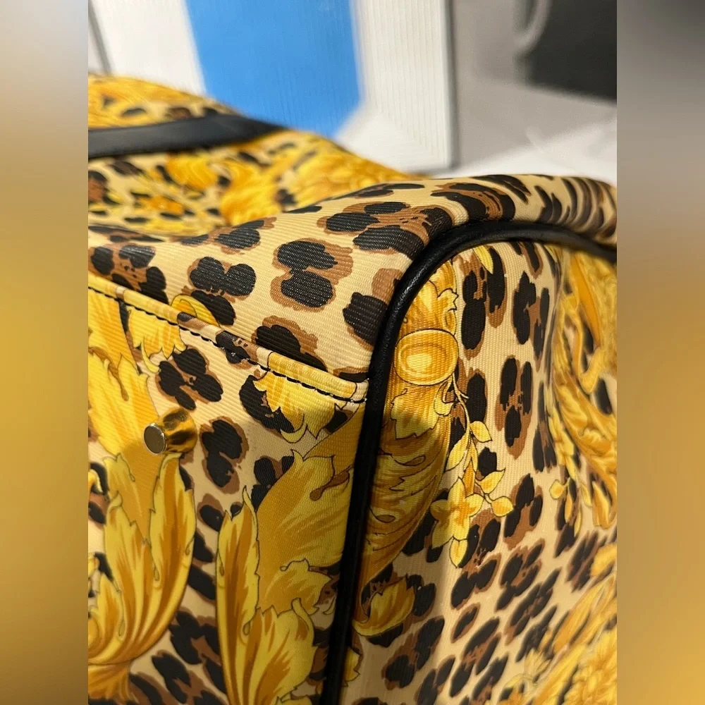 ⭐️SOLD⭐️ VERSACE DUFFLE BAG - Picture 12 of 16